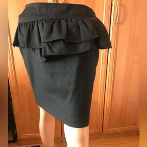 Noshua mini dark grey/black skirt with buska in sz S. Great condition!